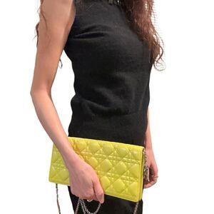 The carnage Lady Dior lamb skin pouch,